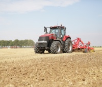 CASEIH_Magnum_310_CVX_201407_FR_cultivator_Pottinger_IMG_0055.JPG