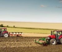 CaseIH_Luxxum_100_120_group_photo_arable_field_072016_DE_2708.jpg
